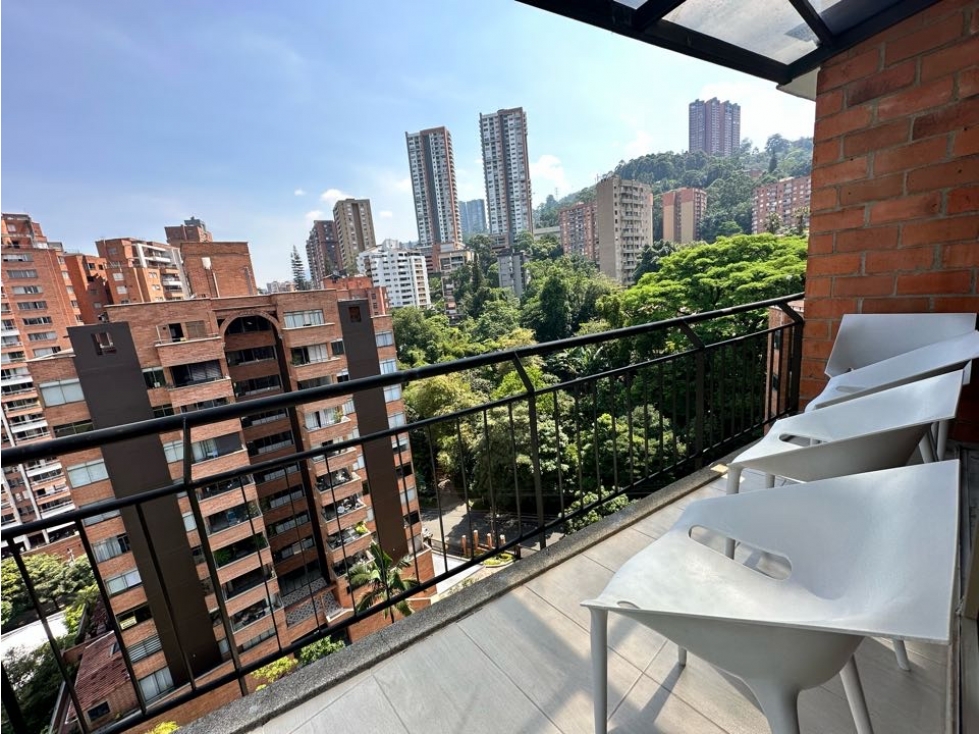 SE VENDE PENTHOUSE EN CASTROPOL EL POBLADO DE 3 NIVELES