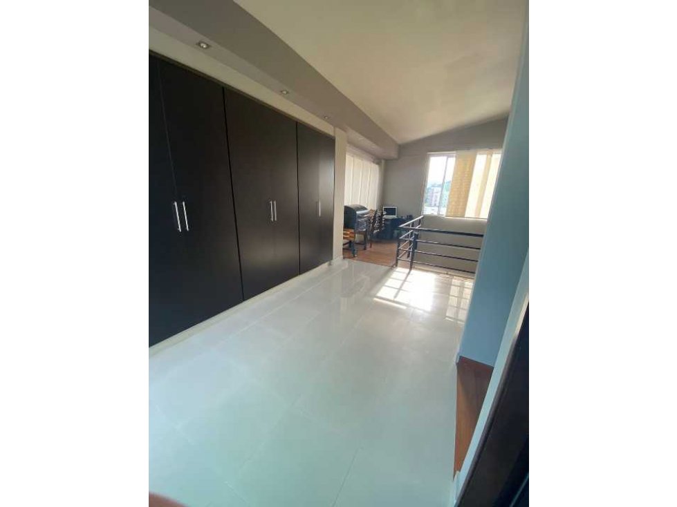 SE VENDE PENTHOUSE EN PINARES PEREIRA