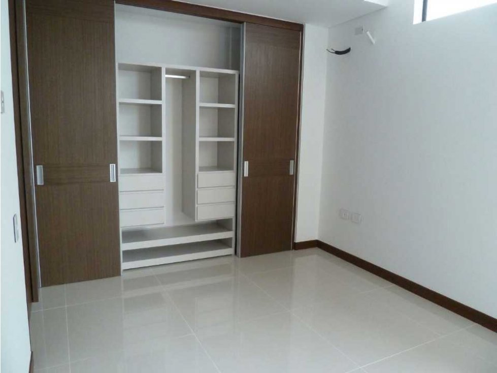 SE VENDE UN HERMOSO APARTAMENTO EN ALTO PRADO