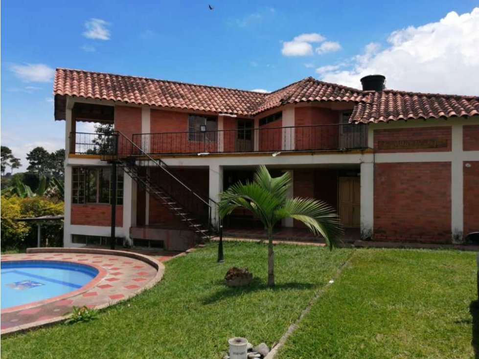 SE VENDE Y ARRIENDA CASA CAMPESTRE EN LA BELLA CALARCA