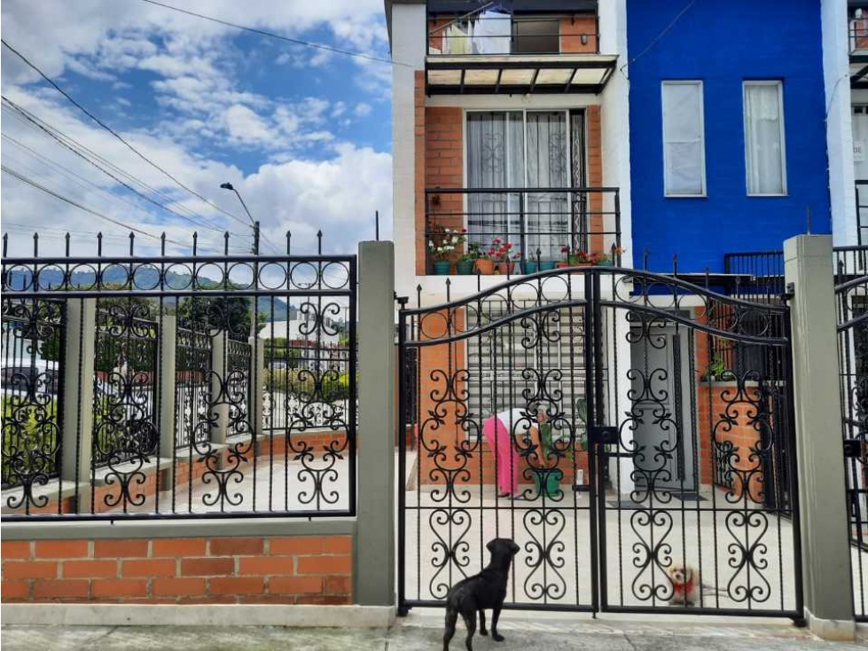 SE VENDE EXCELENTE CASA EN DOSQUEBRADAS