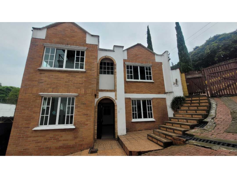 Te ofrezco casa en Envigado para la venta