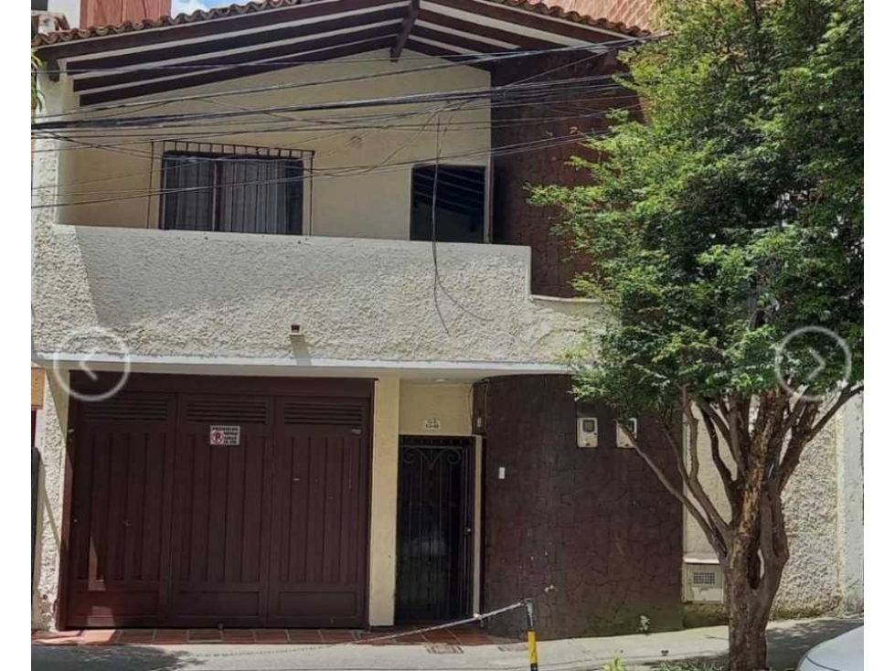 VENDÓ CASA EN LA AMÉRICA CON GARAJE