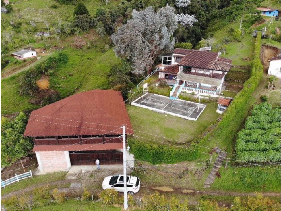 VENDEMOS FINCA EN GUARNE - LA CLARITA