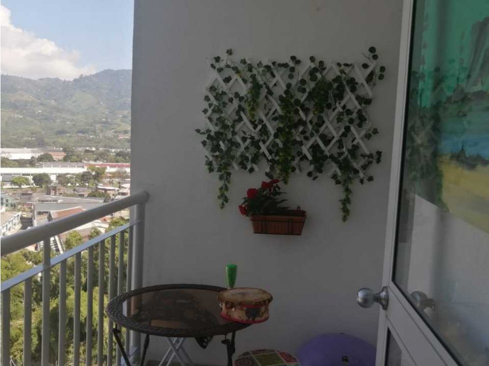 Vendo amplio apartamento con cuarto util y excelente vista