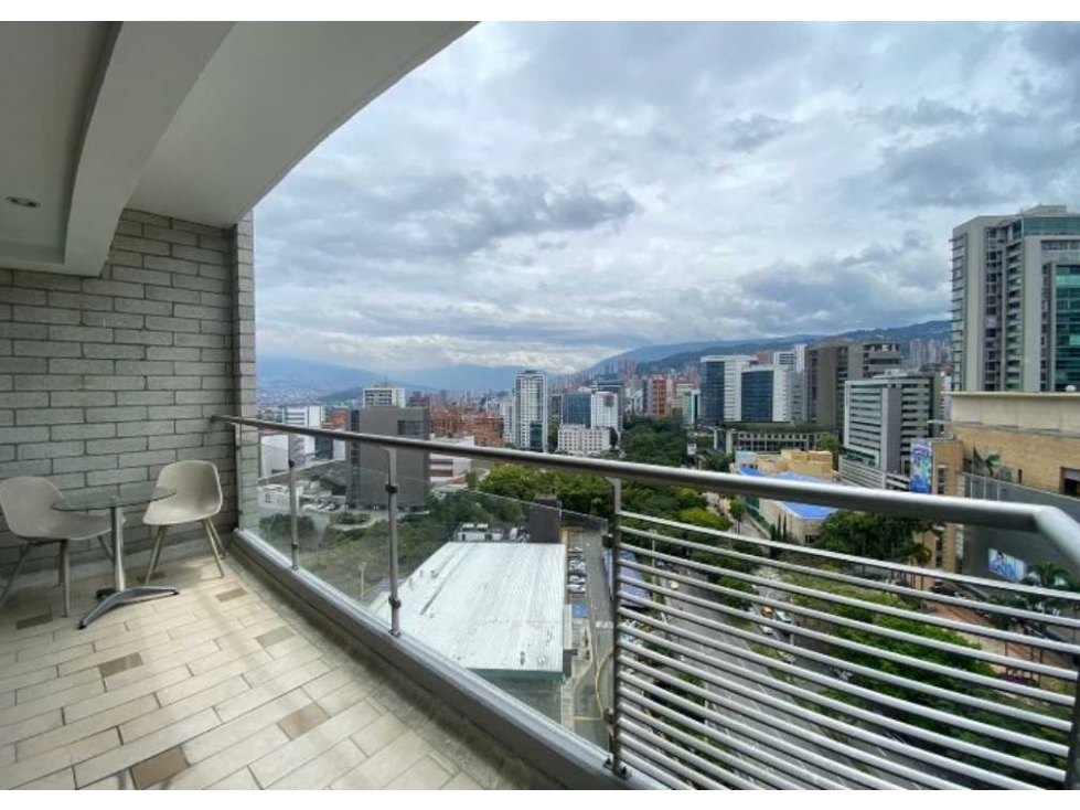 VENDO APARARTAMENTO EN EL POBLADO CON PARQUEADERO