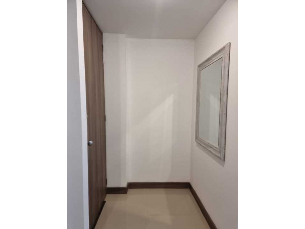 VENDO APARTAMENTA LAURELES CERCA EXITO, Y PRIMER PARQUE