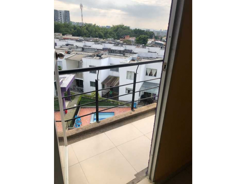 Vendo apartamento con parqueadero cubierto