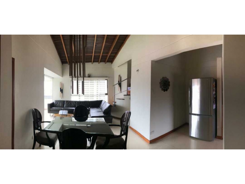 Vendo Apartamento de 120mts con parqueaderos y cuarto útil e Laureles