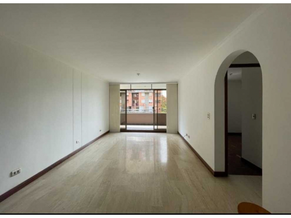 VENDO APARTAMENTO EN CASTROPOL CON PARQUEADERO