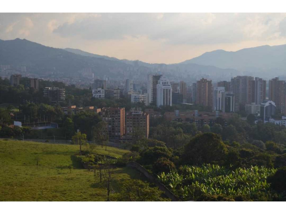 VENDO APARTAMENTO EN EL POBLADO, MILLA DE ORO.