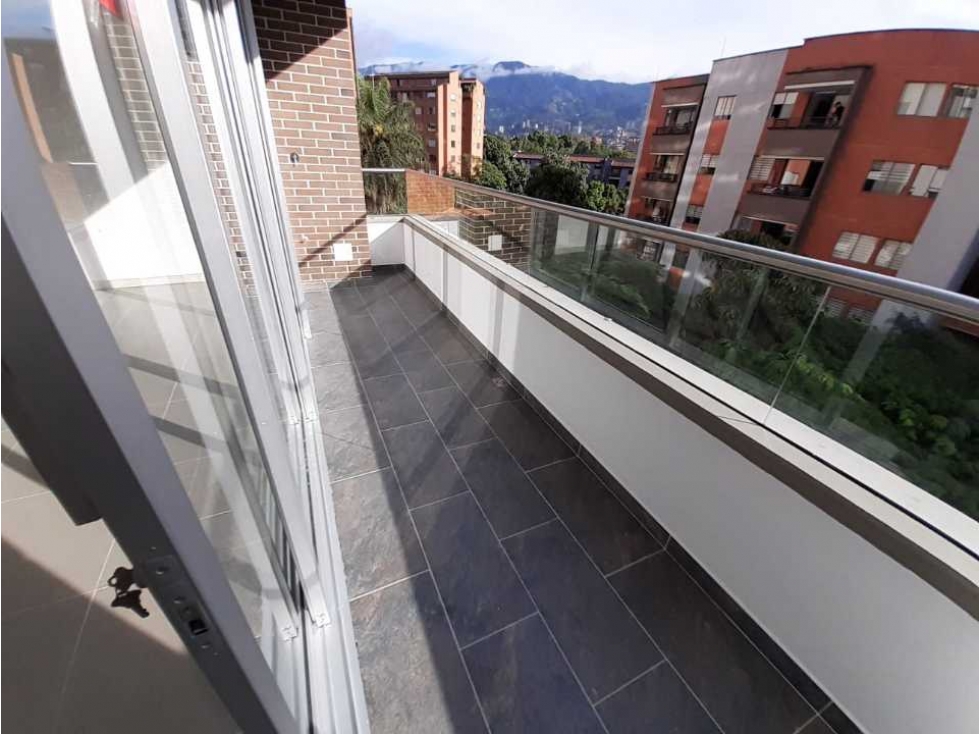 VENDO APARTAMENTO ENVIGADO PARTE BAJA, FULL ZONAS COMUNES.