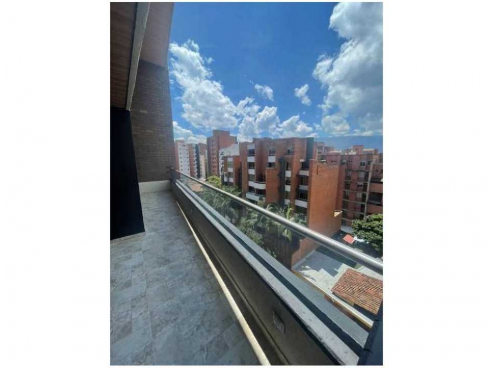 VENDO APARTAMENTO EN LAURELES SECTOR SANTA TERESITA CON PARQUEADERO