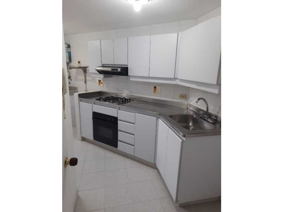 VENDO APARTAMENTO EN LAURELES NOGAL CON PARQUEADERO