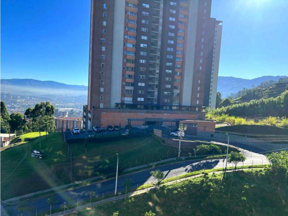 VENDO APARTAMENTO EN SABANETA, LAS LOMITAS