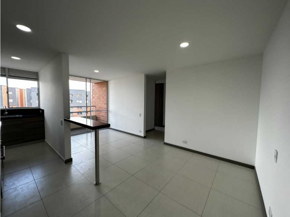 VENDO APARTAMENTO EN SABANETA, PISO ALTO, FULL ZONAS COMUNES