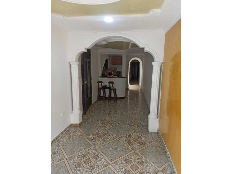 VENDO APTO 2DO PISO, UBICADO EN PEDREGAL-MEDELLIN.