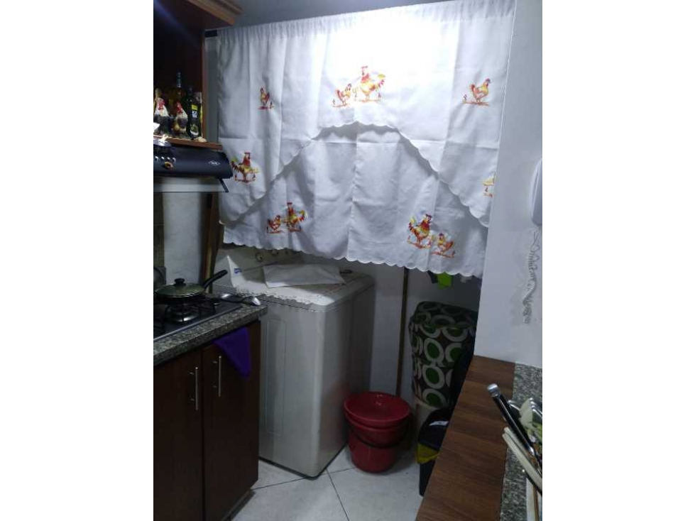 VENDO APTO 3ER PISO, UBICADO EN LAURELES MEDELLÍN-CECA CONSOLATA