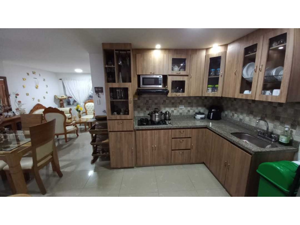 VENDO CASA 1ER PISO, UBICADA EN CABAÑAS -BELLO