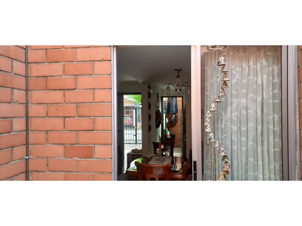 Vendo casa 2 pisos  en valle de Lili  A.R 6525274