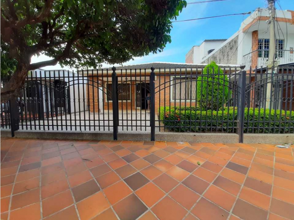 VENDO CASA AMPLIA BARRIO LAS DELICIAS