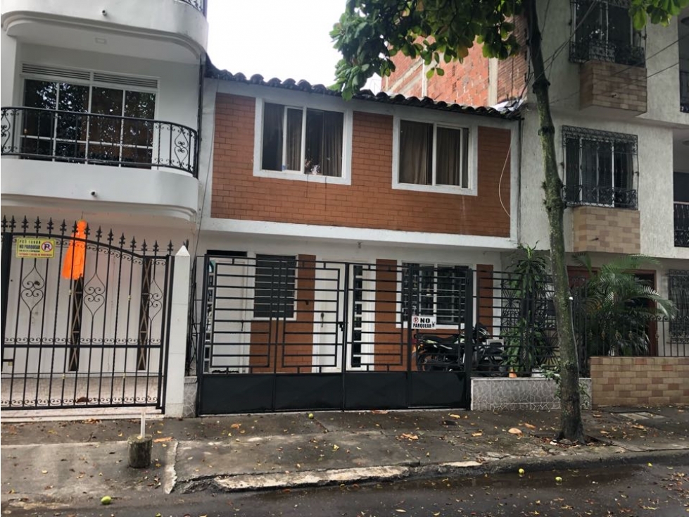 Vendo casa Bifamiliar en el barrio Salomia