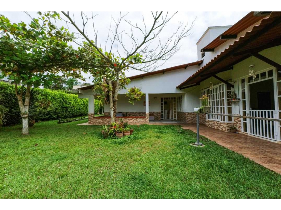 Vendo Casa Campestre Trifamiliar vía Aeropuerto El Edén del Quindío