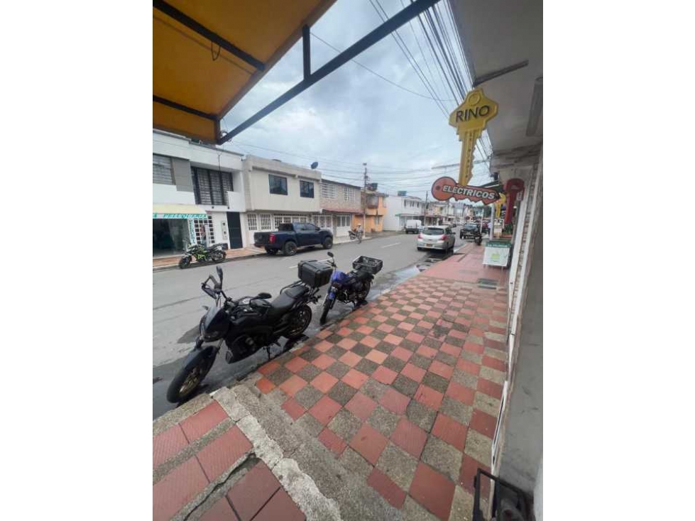 Vendo Casa comercial con locales Av Ppal Barrio Paraíso Villavicencio