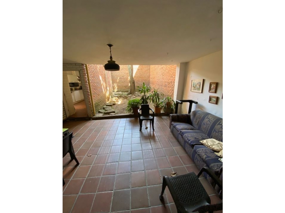 VENDO CASA COMERCIAL EN EL NORTE DE CALI(SANTA MONICA)