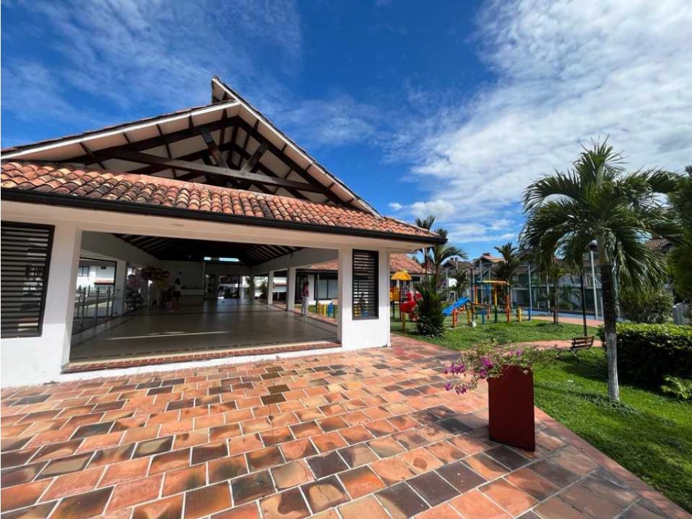 Vendo Casa en conjunto cerrado  con piscina La Toscana Villavicencio