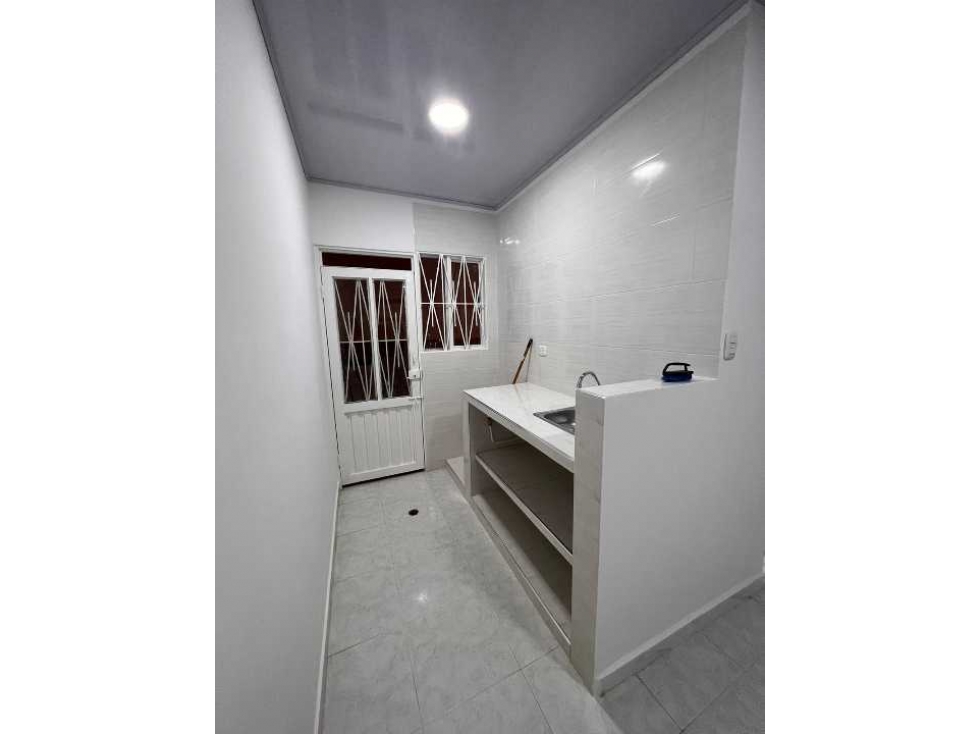 VENDO CASA EN CONJUNTO GIRARDOT