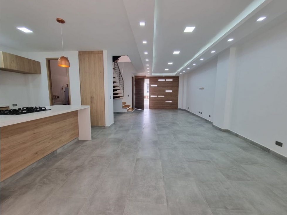 VENDO CASA EN ENVIGADO LOMA EL ATRAVESADO