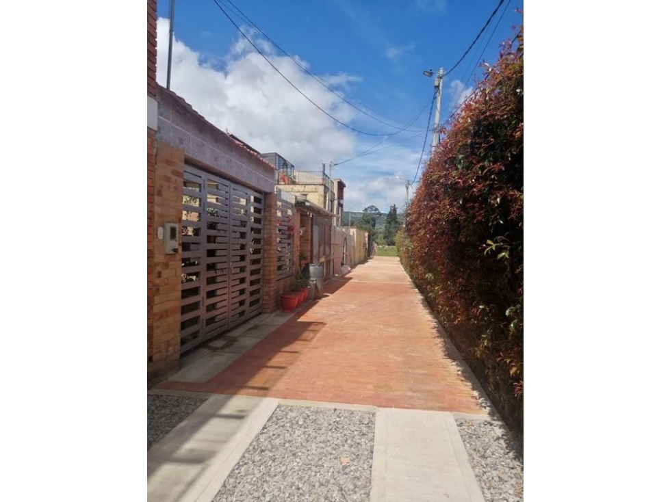 Vendo casa en pequeño conjunto . Excelente ubicación