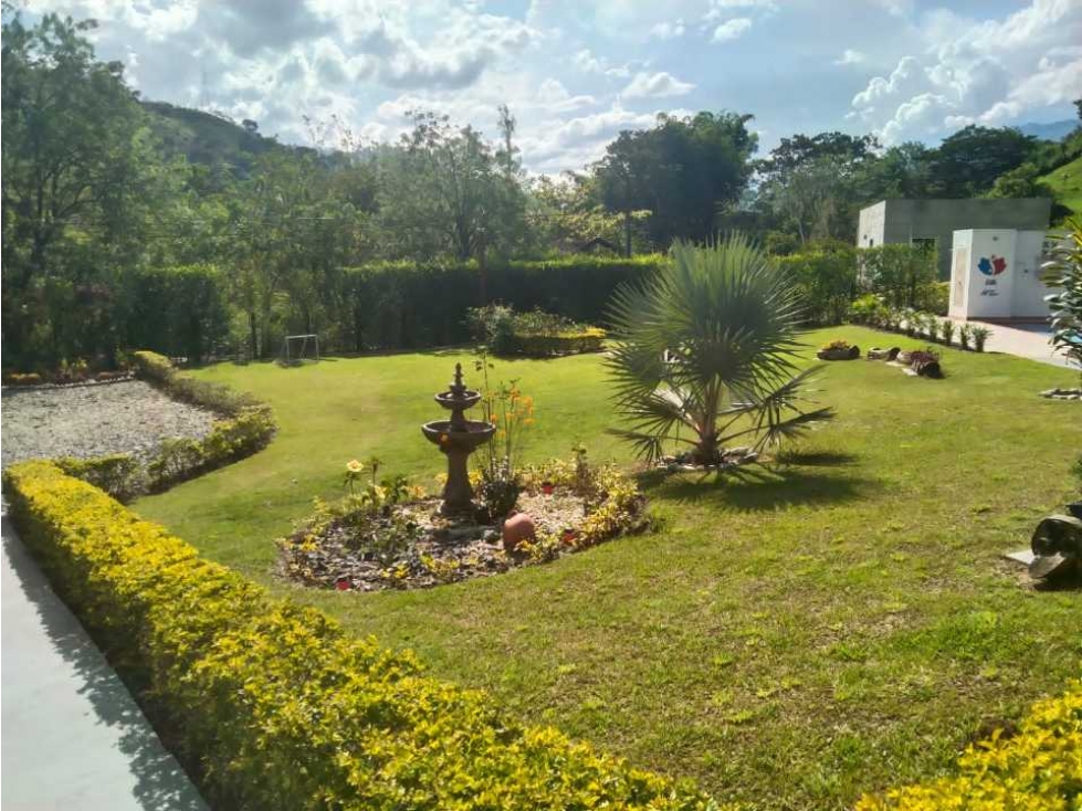 VENDO CASA FINCA A  CINCO MINUTOS DEL PARQUE PRINCIPAL DE GIRARDOTA