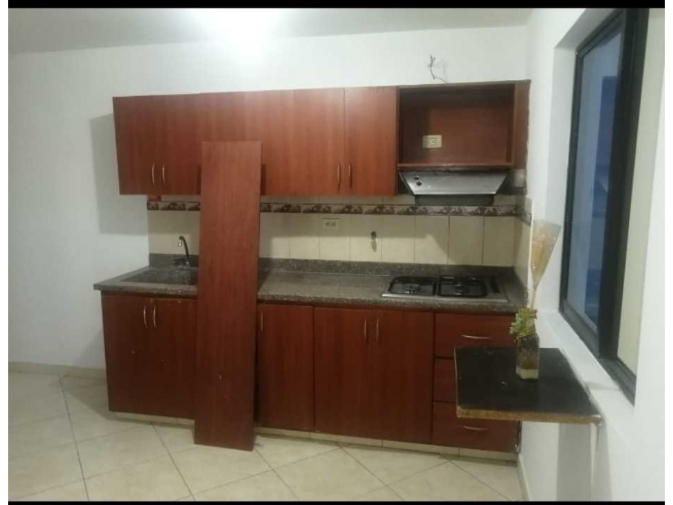 VENDO CASA LOCAL  PRIMER PISO EN NIQUIA PARTE BAJA