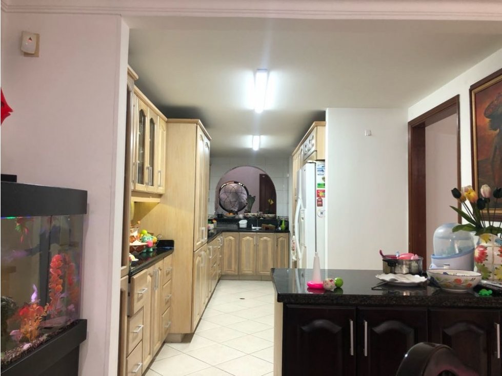 VENDO CASA CERCA CC EL TESORO  POBLADO - LA CALERA