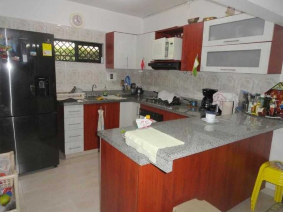 VENDO CASA SUR DE CALI, PRIMERO DE MAYO. A