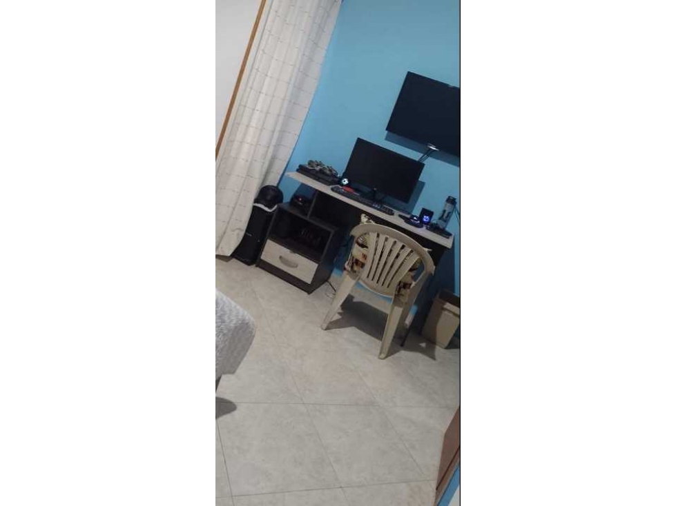 VENDO CASA UNIFAMILIAR DE 3 NIVELES EN SANTA ANA BELLO