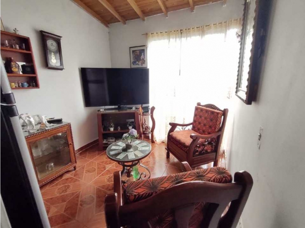 VENDO CASA UNIFAMILIAR EN ROBLEDO SECTOR LA CAMPIÑA