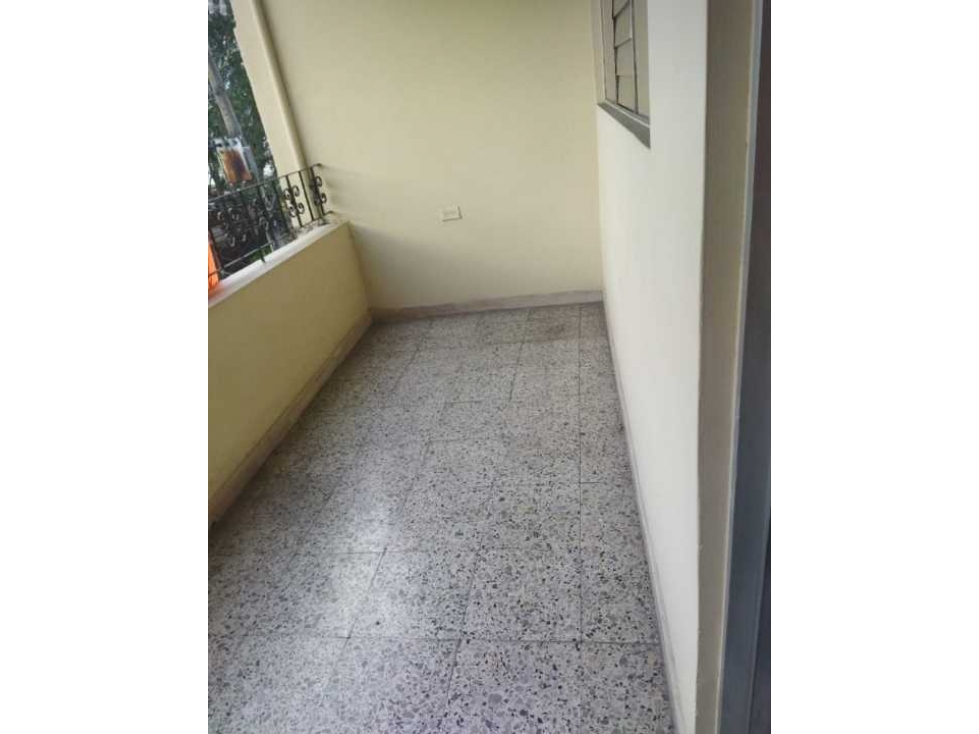 VENDO CASA UNIFAMILIAR EN SANTA MÓNICA CON GARAJE