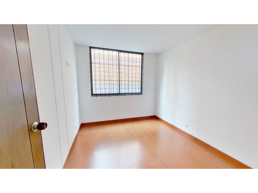 VENTA APARTAMENTO EN SAN PATRICIO - PISO 2 INTERIOR -  REMODELADO