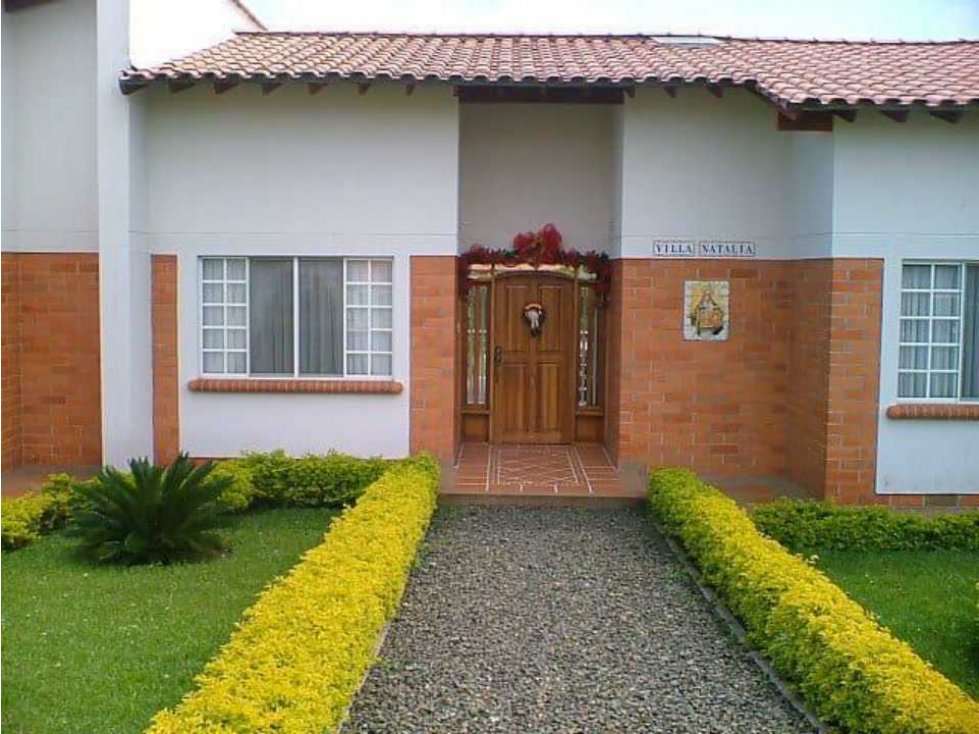 VENDO HERMOSA CASA CAMPESTRE EN CERRITOS