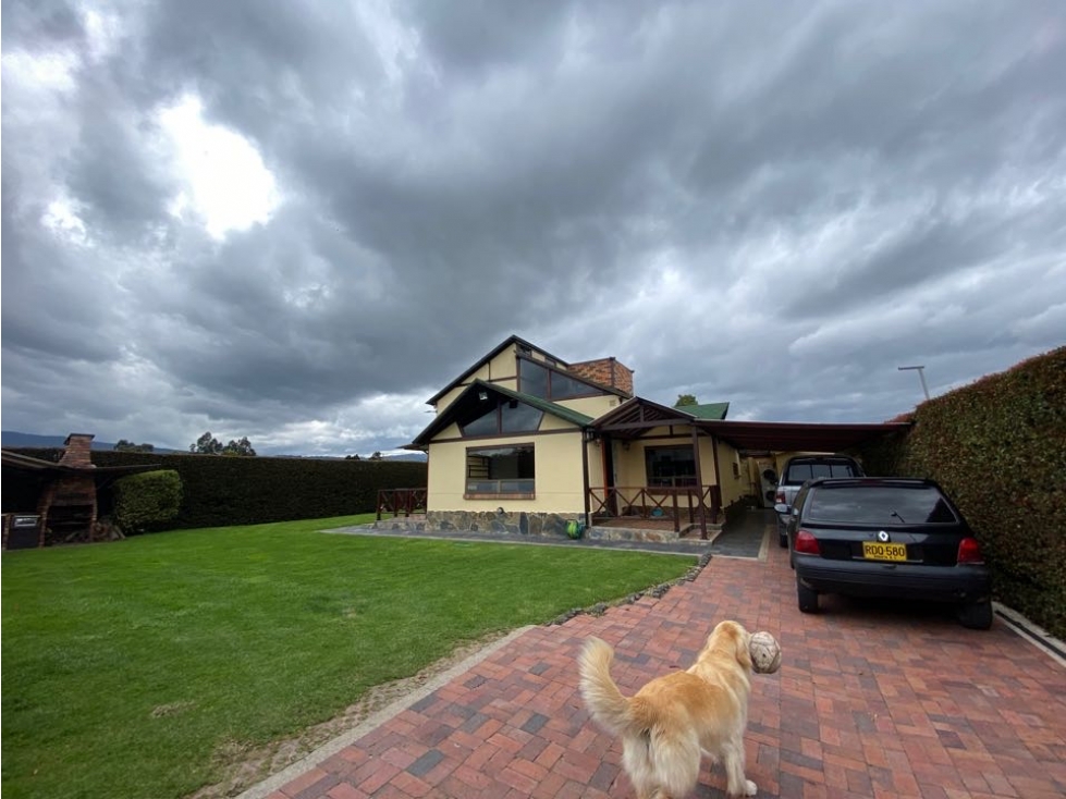 Vendo linda casa con zona verde , excelente ubicación