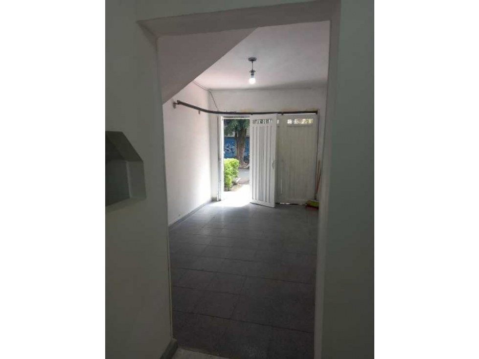 VENDO LOCAL PARA INVERSIÓN EN  LAURELES CERCA DE LA AV SAN JUAN