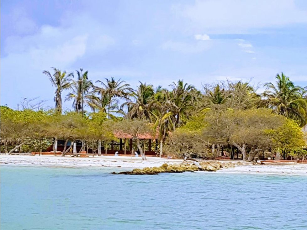 Vendo lote de playa con cabañas isla baru