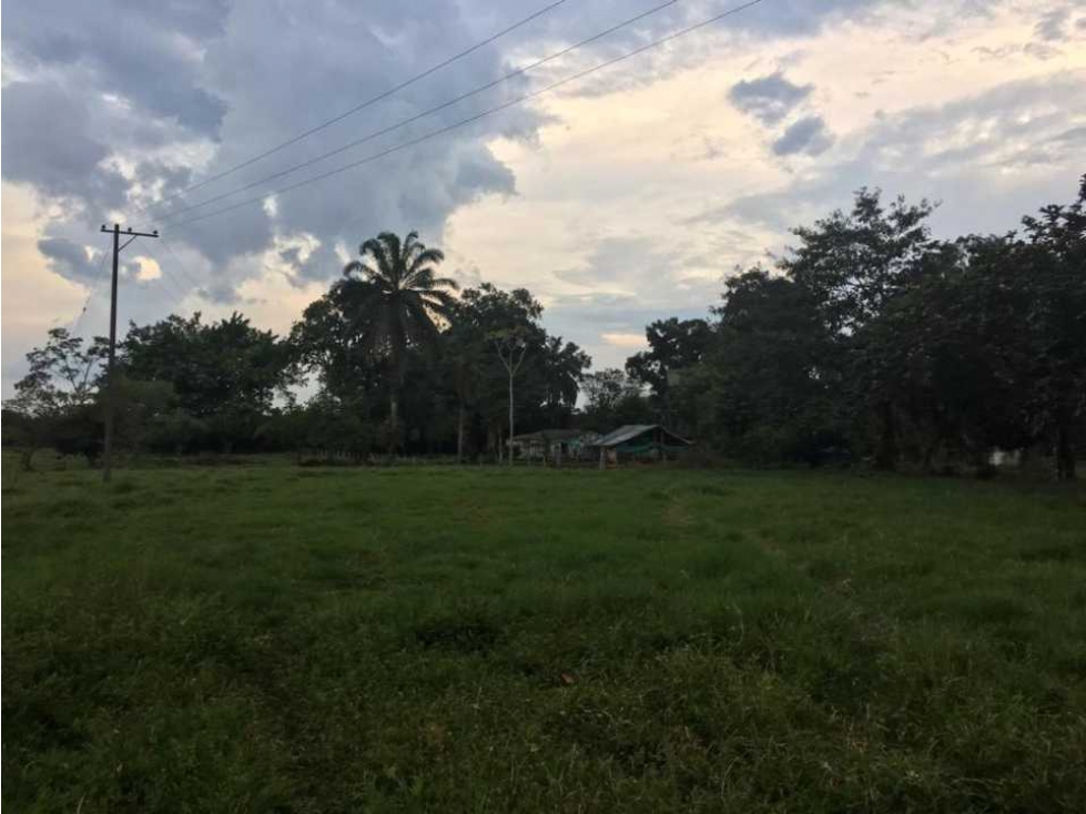 Vendo Lote de terreno , con casa de encargado ,y servicios Restrepo