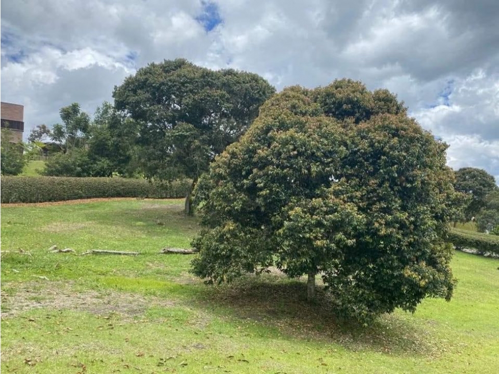 VENDO LOTE EN PARCELACIÓN EN LLANOGRANDE