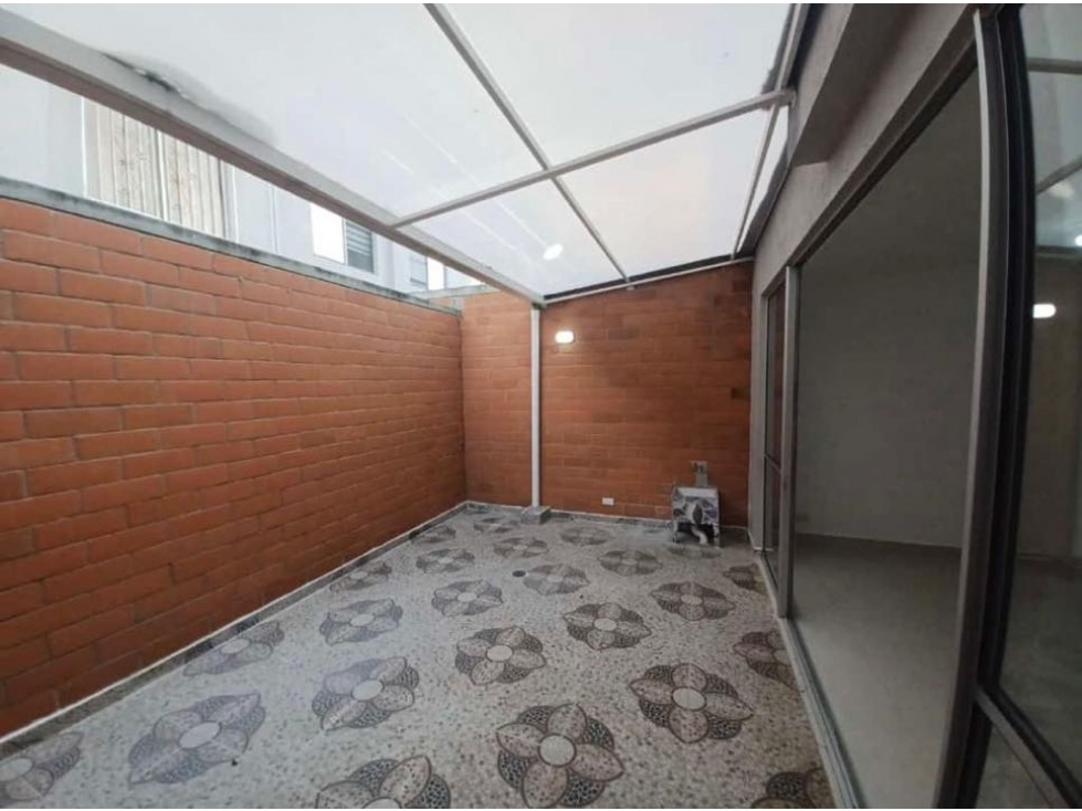 VENDO PARA ESTRENAR CASA EN CIUDAD COUNTRY