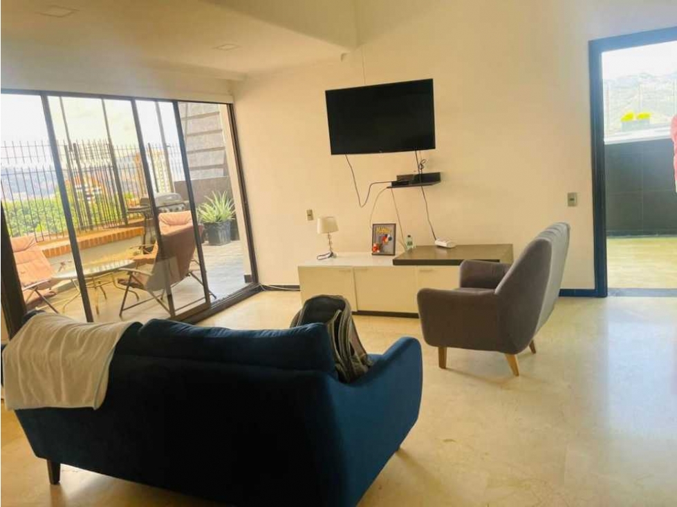 VENDO PENTHOUSE ÚLTIMO PISO, UBICADO EN EL POBLADO -MEDELLIN