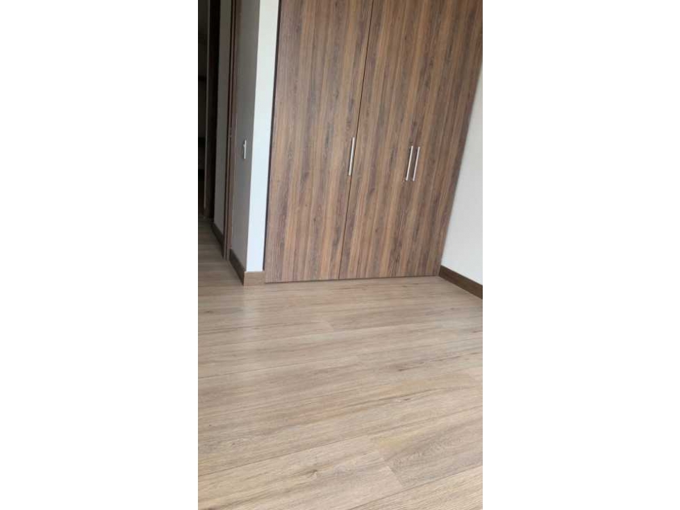 VENDO SAN PATRICIO 125M² 3HAB 3PISO EXT BALCÓN